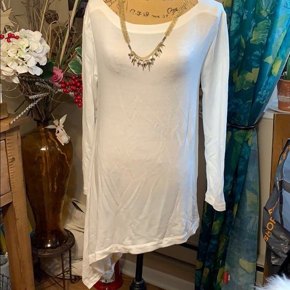 Agnes & Dora Tops - 🛍👚Brand New A&D Snow White Asymmetrical Tunic👚